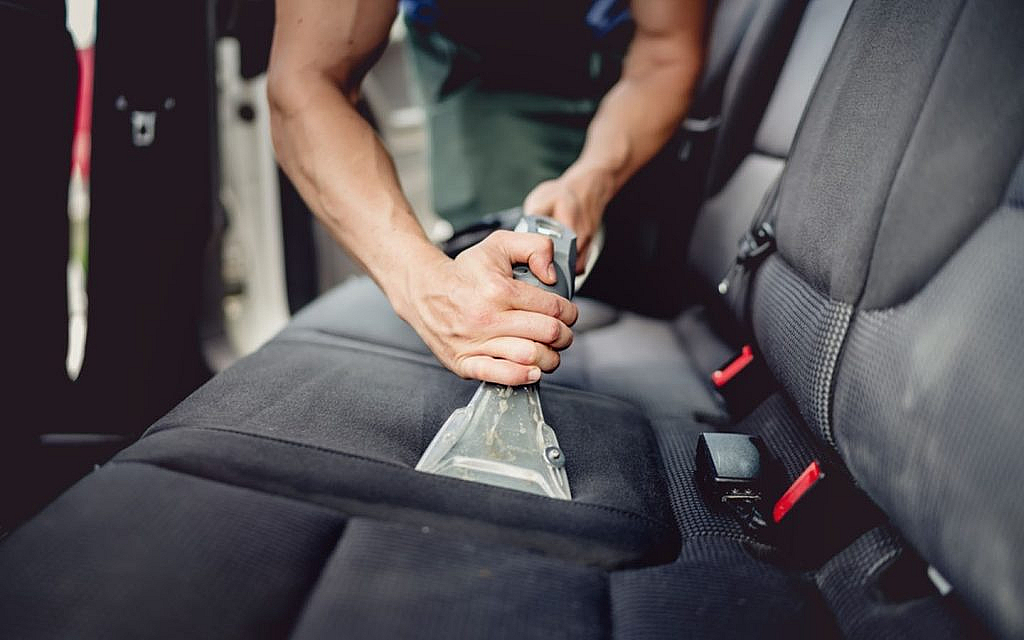 مكنسة كهربائية للسيارات