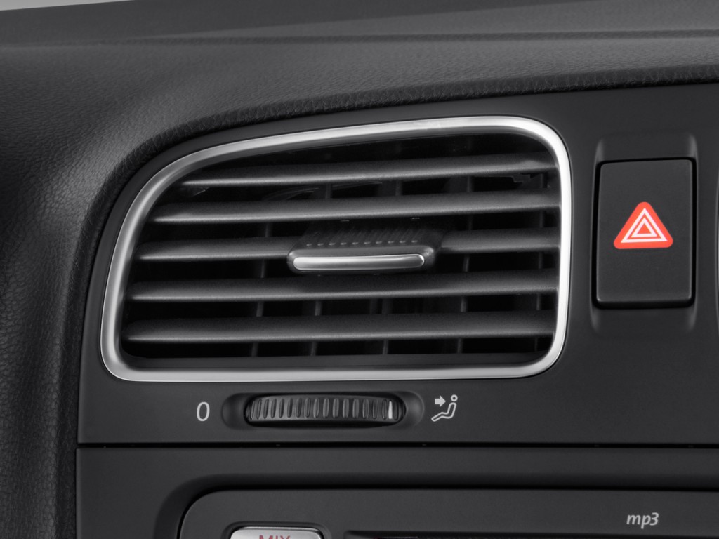 كيفية تنظيف فتحات التكييف بطرق آمنة للسيارة